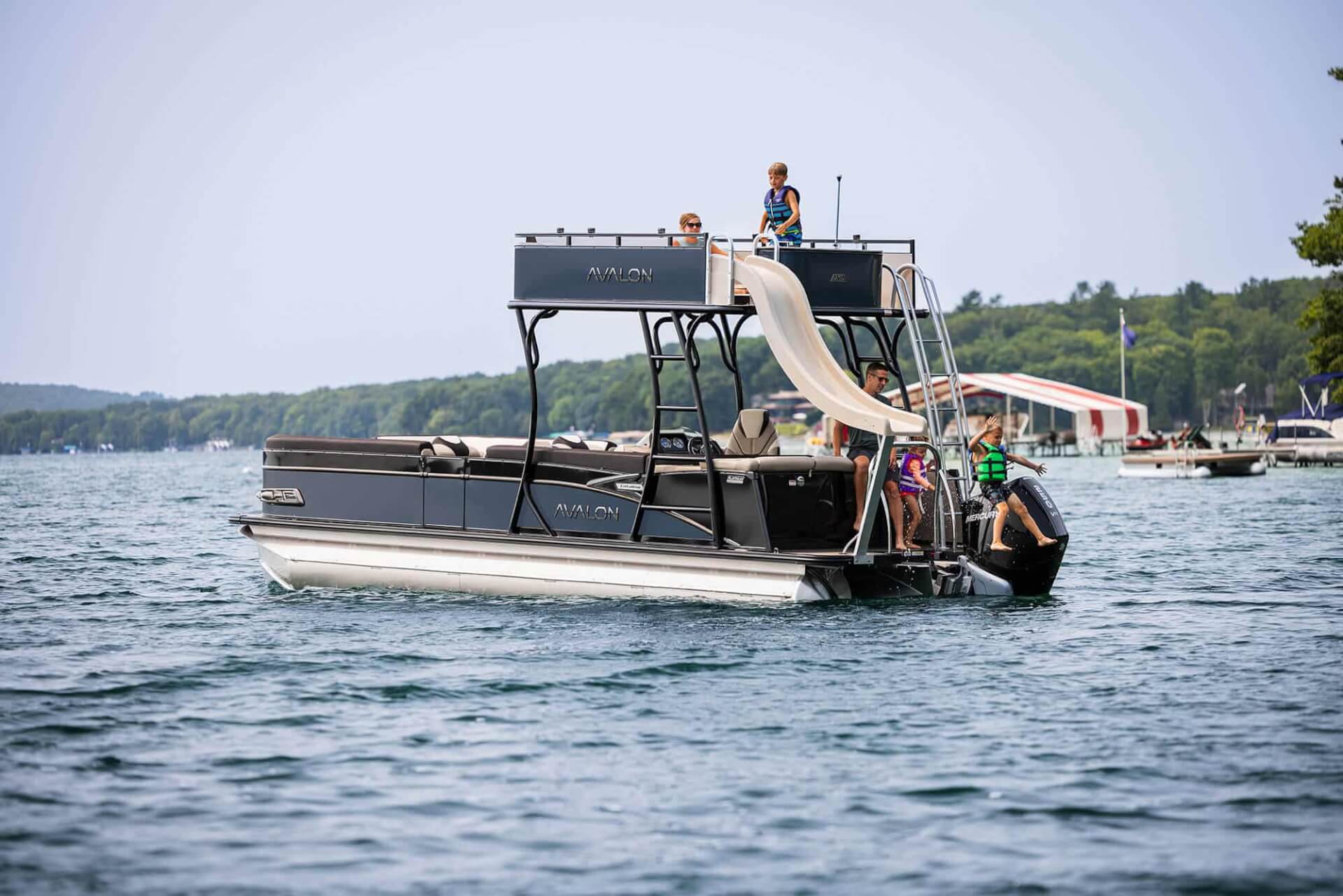 Family pontoon boat on Bass Lake